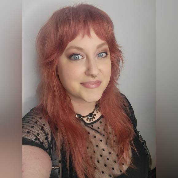 Meet your Posher, Amy - Picture 1 of 2